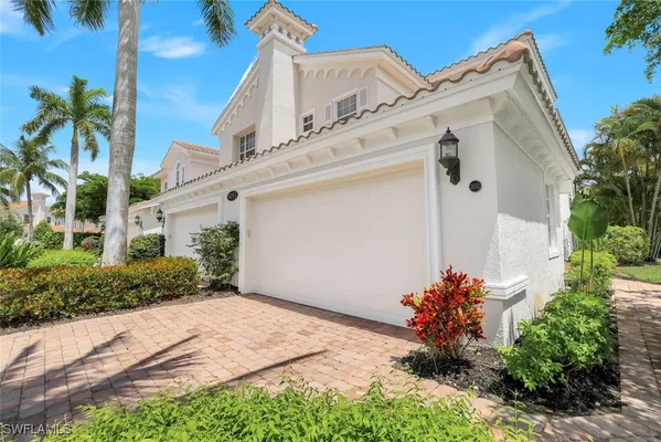 Property Slideshow image 2 of 44 | 9053 cascada way apt 202, Naples, FL, 34114