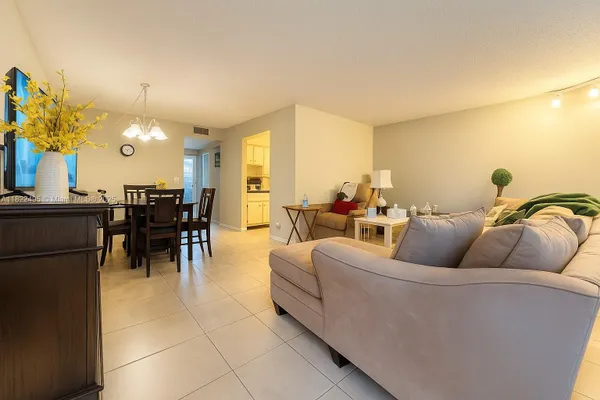 Property Slideshow image 2 of 11 | 801 sw 133rd ter 308k, Pembroke Pines, FL, 33027