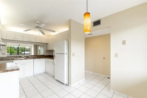 Property Slideshow image 2 of 26 | 9455 n belfort cir 211, Tamarac, FL, 33321