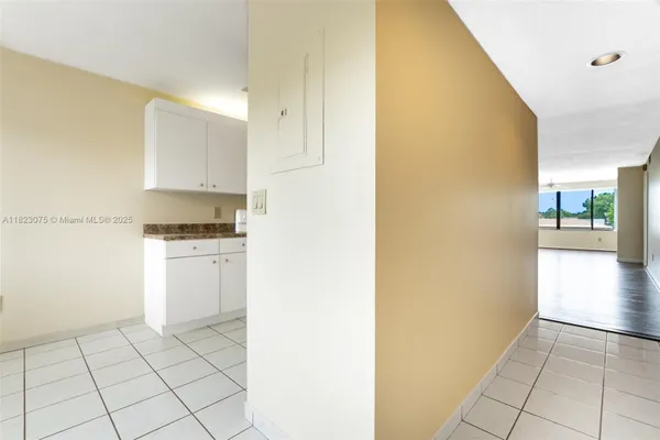 Property Slideshow image 3 of 26 | 9455 n belfort cir 211, Tamarac, FL, 33321