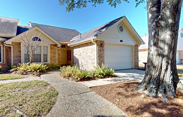 Property Slideshow image 3 of 28 | 3011 flower field ln, Pearland, TX, 77584