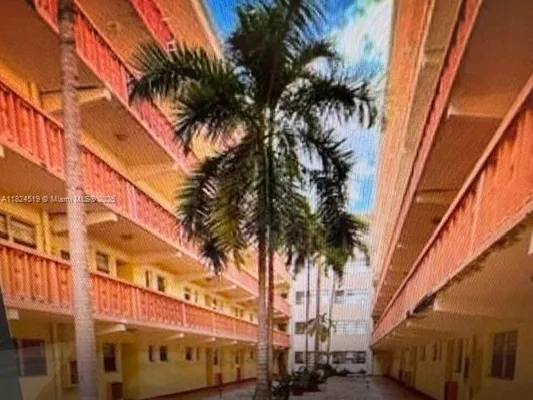 Property Slideshow image 2 of 32 | 215 se 3rd ave 307b, Hallandale Beach, FL, 33009