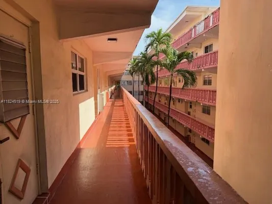 Property Slideshow image 3 of 32 | 215 se 3rd ave 307b, Hallandale Beach, FL, 33009