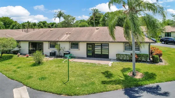 Property Slideshow image 2 of 44 | 4764 greentree cres a, Boynton Beach, FL, 33436