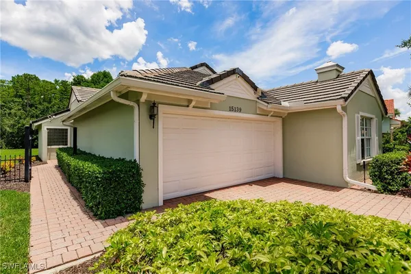 Property Slideshow image 2 of 49 | 15139 ligustrum ln, Alva, FL, 33920