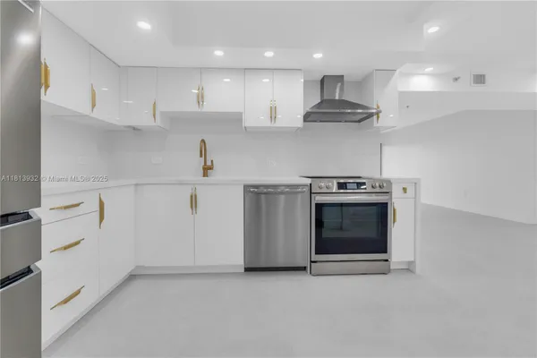 Property Slideshow image 2 of 38 | 1201 s ocean dr 507s, Hollywood, FL, 33019