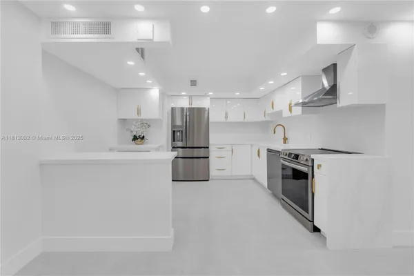 Property Slideshow image 3 of 38 | 1201 s ocean dr 507s, Hollywood, FL, 33019