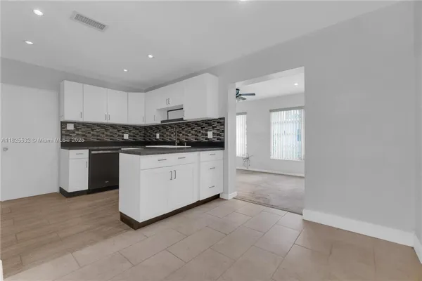 Property Slideshow image 2 of 61 | 6915 nw 17th st, Margate, FL, 33063