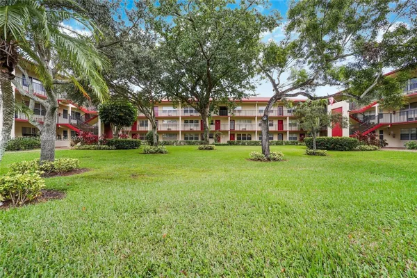 Property Slideshow image 2 of 14 | 251 sw 134th way m204, Pembroke Pines, FL, 33027
