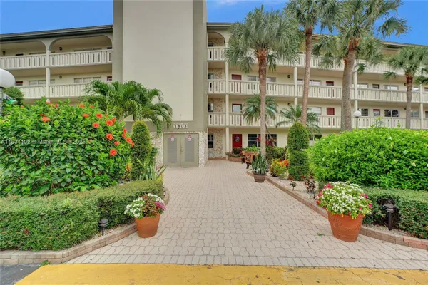 Property Slideshow image 2 of 35 | 1805 eleuthera pt j1, Coconut Creek, FL, 33066