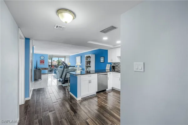 Property Slideshow image 2 of 36 | 4260 se 20th pl 206, Cape Coral, FL, 33904