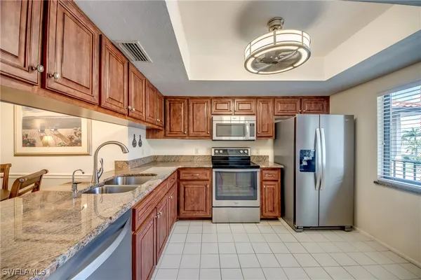 Property Slideshow image 2 of 24 | 11060 caravel cir 309, Fort Myers, FL, 33908