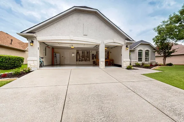 Property Slideshow image 3 of 40 | 10013 countryside dr, Denton, TX, 76207