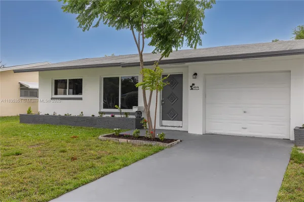 Property Slideshow image 2 of 37 | 4516 mainland dr, Tamarac, FL, 33319