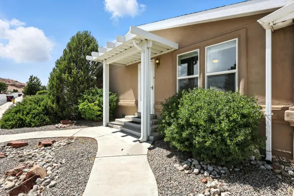 Property Slideshow image 2 of 32 | 202 sunrise bluffs dr, Belen, NM, 87002