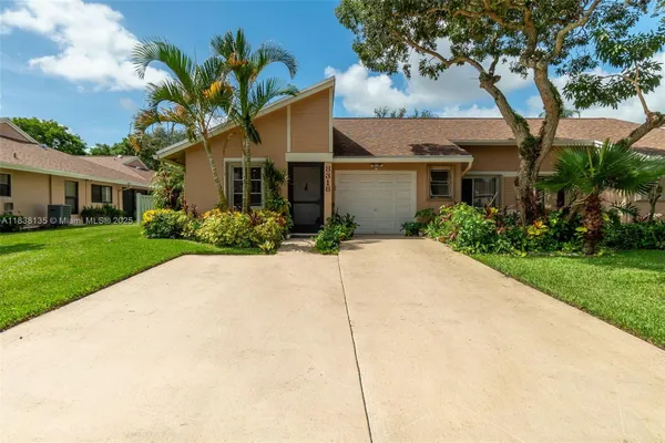 Property Slideshow image 2 of 24 | 8318 springtree rd, Boca Raton, FL, 33496