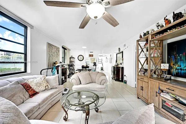 Property Slideshow image 2 of 64 | 1101 colony point cir apt 123, Pembroke Pines, FL, 33026