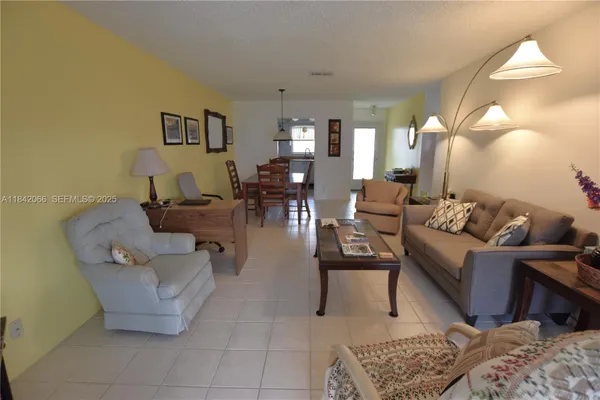 Property Slideshow image 3 of 28 | 2688 dudley dr j, West Palm Beach, FL, 33415