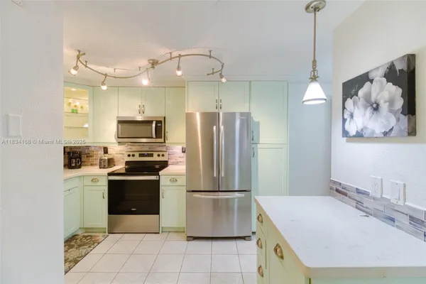 Property Slideshow image 3 of 39 | 400 s hollybrook dr apt 109, Pembroke Pines, FL, 33025