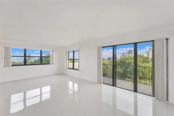 Property Slideshow image 3 of 68 | 1201 s ocean dr 402s, Hollywood, FL, 33019