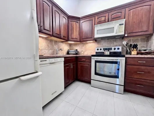 Property Slideshow image 2 of 17 | 20500 w country club dr 210, Aventura, FL, 33180