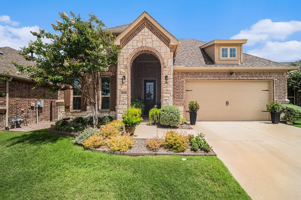 Property Slideshow image 2 of 31 | 6124 carmona trl, Fort Worth, TX, 76123
