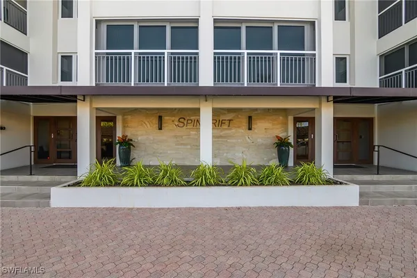 Property Slideshow image 3 of 41 | 2600 gulf shore blvd 52, Naples, FL, 34103