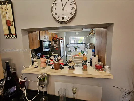 Property Slideshow image 3 of 12 | 901 colony point cir 408, Pembroke Pines, FL, 33026