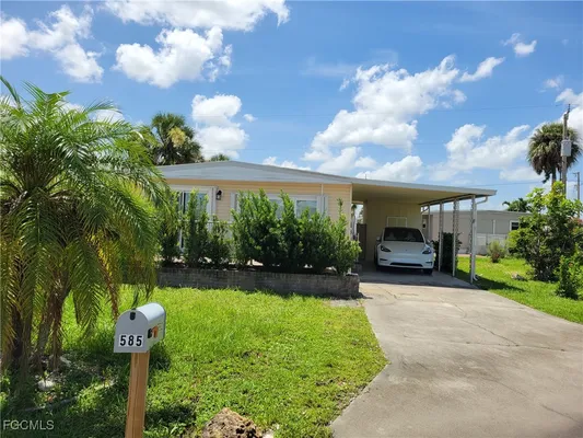 Property Slideshow image 2 of 24 | 5502 sir walter way, North Fort Myers, FL, 33917