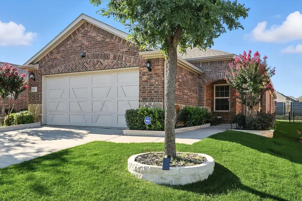 Property Slideshow image 3 of 33 | 808 freedom ln, Aubrey, TX, 76227