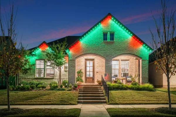 Property Slideshow image 3 of 39 | 4818 emerald grv, Arlington, TX, 76005