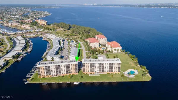 Property Slideshow image 2 of 22 | 4260 se 20th pl 401, Cape Coral, FL, 33904