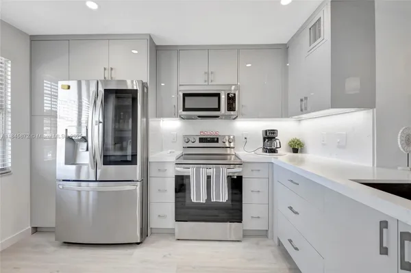 Property Slideshow image 2 of 31 | 2101 lucaya bnd e3, Coconut Creek, FL, 33066