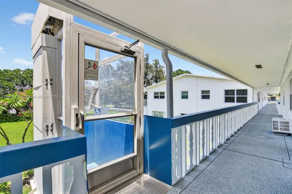 Property Slideshow image 2 of 24 | 413 tilford s # 413, Deerfield Beach, FL, 33442