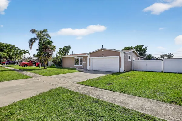 Property Slideshow image 2 of 48 | 1055 nw 66th ave, Margate, FL, 33063