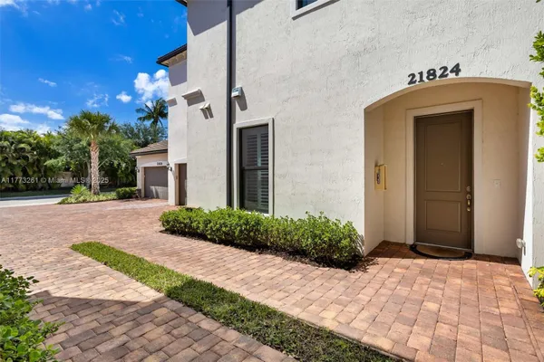 Property Slideshow image 3 of 44 | 21824 canadensis cir # 102, Boca Raton, FL, 33428