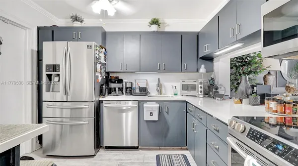 Property Slideshow image 3 of 44 | 329 se 3rd st 405s, Hallandale Beach, FL, 33009