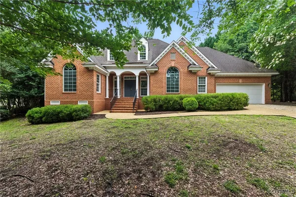 Property Slideshow image 2 of 43 | 132 warwick hls, Williamsburg, VA, 23188