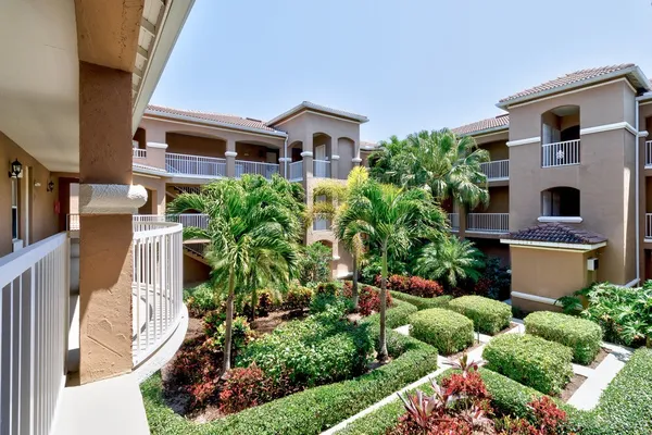 Property Slideshow image 2 of 36 | 5025 fairways cir apt b206, Vero Beach, FL, 32967