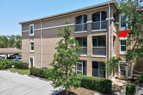 Property Slideshow image 3 of 36 | 5025 fairways cir apt b206, Vero Beach, FL, 32967