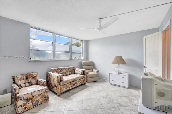 Property Slideshow image 3 of 36 | 811 s hollybrook dr 207, Pembroke Pines, FL, 33025