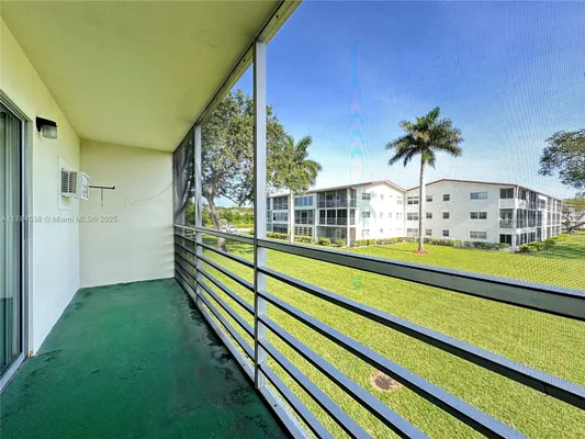 Property Slideshow image 3 of 22 | 569 fanshaw n # 569, Boca Raton, FL, 33434