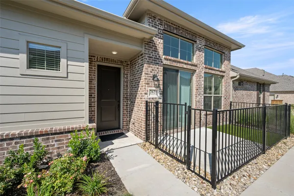 Property Slideshow image 2 of 26 | 2621 st helena ln, Grand Prairie, TX, 75054