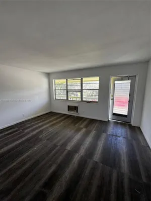 Property Slideshow image 3 of 9 | 42 sheffield b b, West Palm Beach, FL, 33417