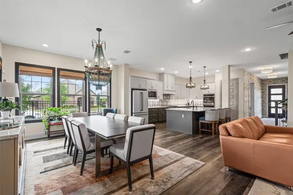 Property Slideshow image 3 of 27 | 4801 park view pl, Arlington, TX, 76005