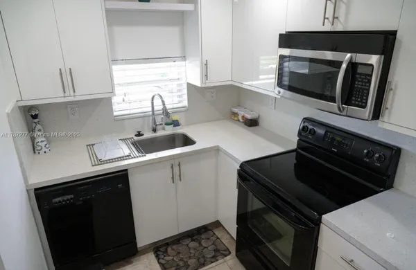 Property Slideshow image 3 of 34 | 8901 hollybrook 206, Hollywood, FL, 33025