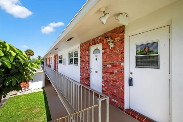 Property Slideshow image 3 of 50 | 401 s golf blvd 270, Pompano Beach, FL, 33064