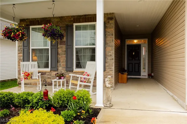 Property Slideshow image 2 of 28 | 601 cedar crest dr, Elyria, OH, 44035