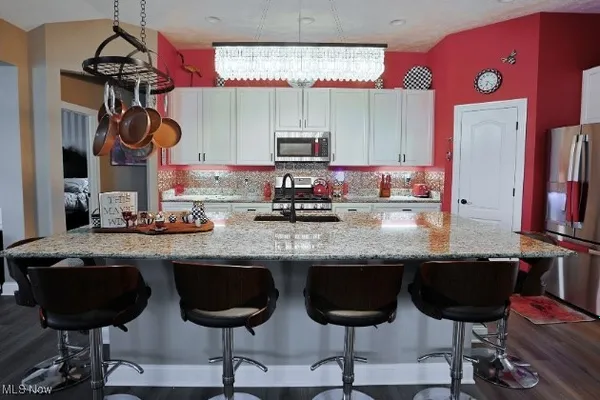 Property Slideshow image 3 of 28 | 601 cedar crest dr, Elyria, OH, 44035