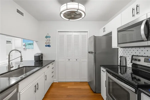 Property Slideshow image 2 of 36 | 25 plantation dr 206, Vero Beach, FL, 32966